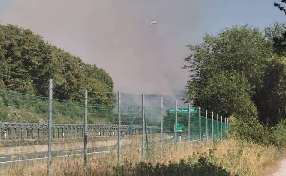 Immagine per Incendi, autostrada A4 e treni ancora bloccati per emergenza sul Carso